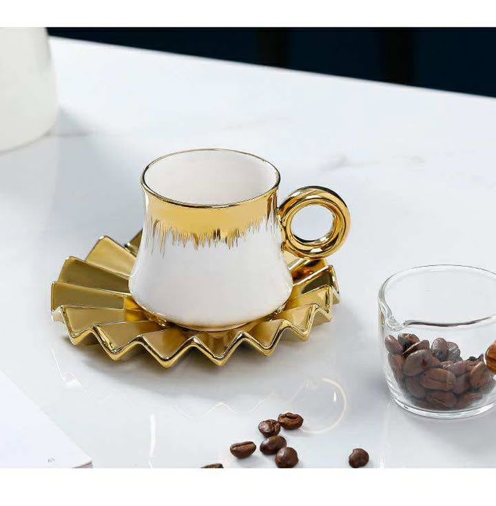 ชุดถ้วยชากาแฟเซรามิกขอบทองเงาดีไซน์หรู สวยงาม 12ชิ้น พร้อมกล่องสวยหรู