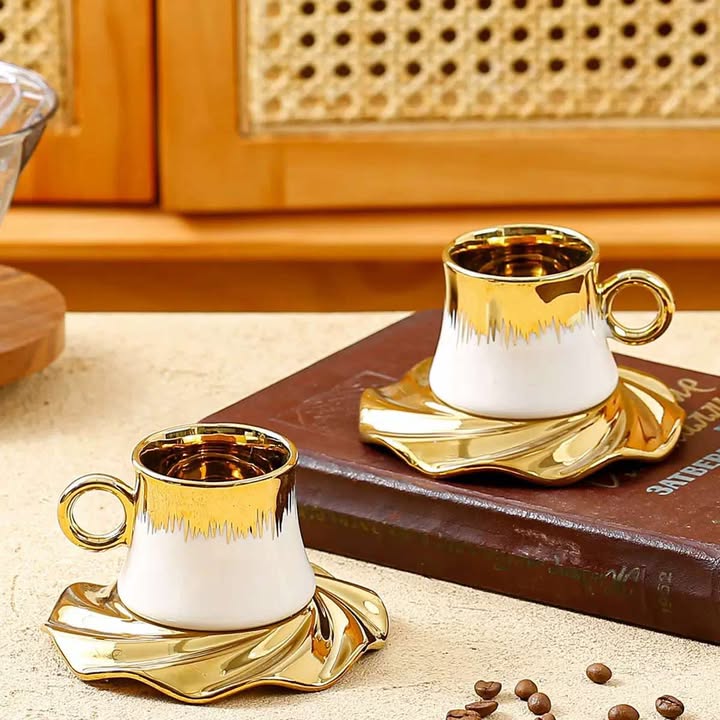 ชุดถ้วยชากาแฟเซรามิกขอบทองเงาดีไซน์หรู สวยงาม 12ชิ้น พร้อมกล่องสวยหรู 6